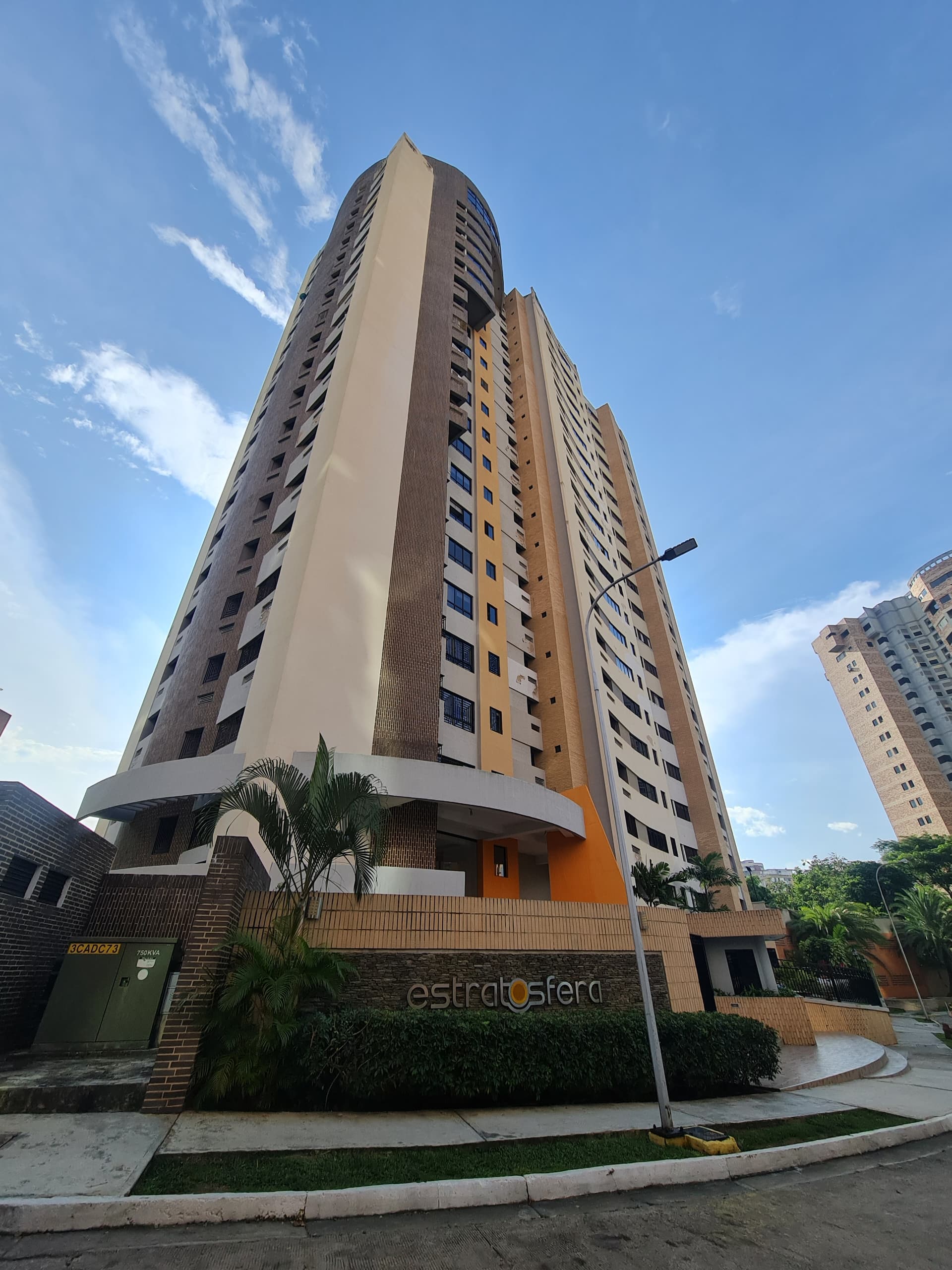 MODERN AND SPACIOUS APARTMENT